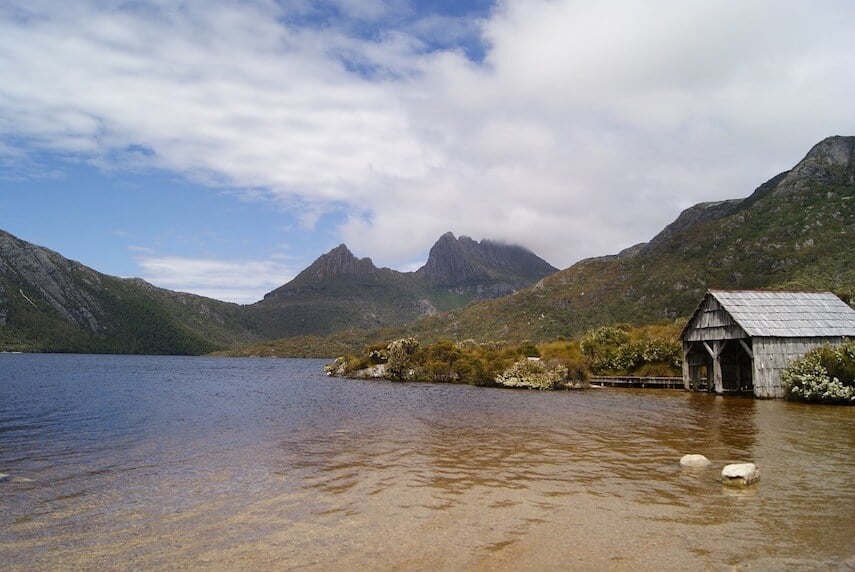 Lake St Clair at Cradle Mountain National Park with a wooden hikers hut at the edge of the water on the right