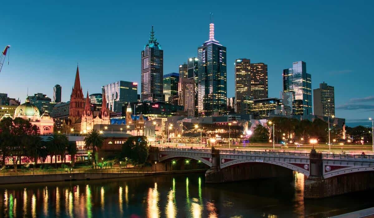 Melbourne Travel Guide cover photo of the city skyline behind the Yarra River at dusk